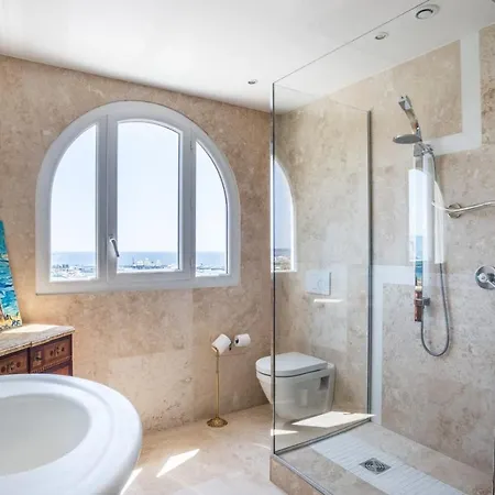 Art Deco Luxury With Breath Taking View On Bay By Olidesi