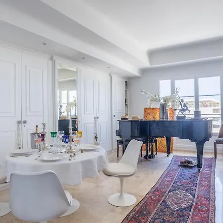 Art Deco Luxury With Breath Taking View On Bay By Olidesi Апартаменты