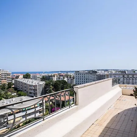 Art Deco Luxury With Breath Taking View On Bay By Olidesi Апартаменты *